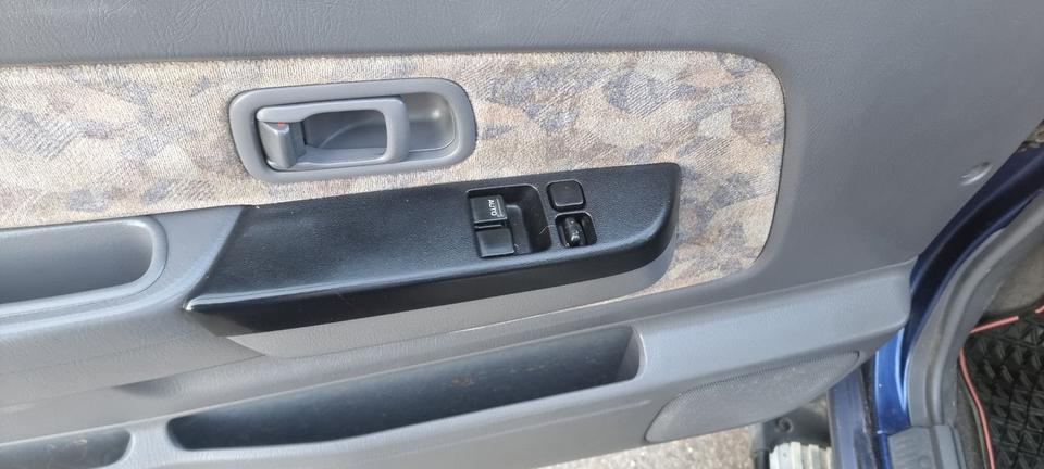 Nissan Navara 4X4 пробіг: 240000 рік: März 1999 Diesel потужність:103 PS коробка: Manuell ціна: 5990 - Фото 9