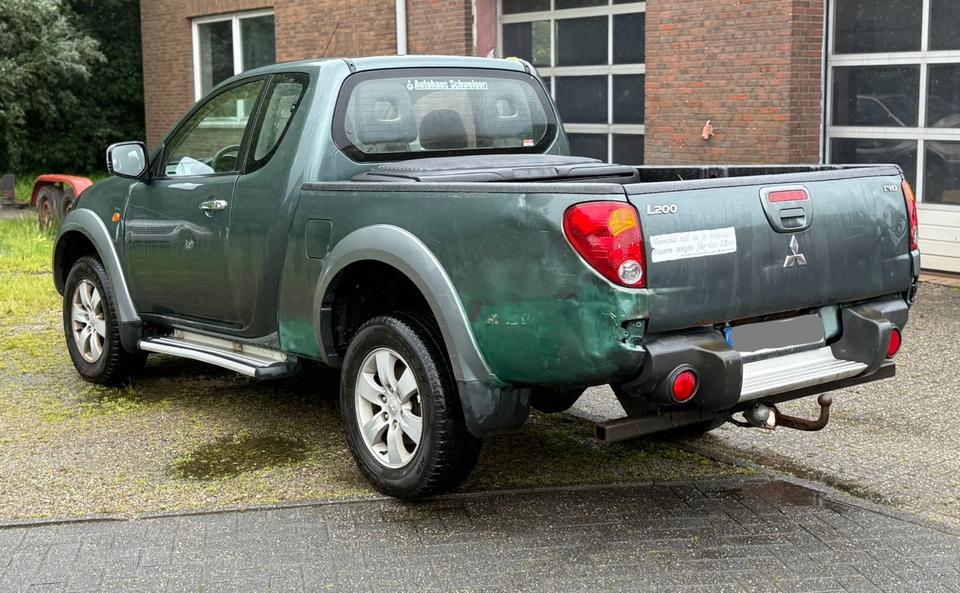 Mitsubishi L200 2.5 DI-S PickUp 4WD Klima пробіг: 292436 рік: März 2008 Diesel потужність:167 PS коробка: Manuell ціна: 5500 - Фото 2