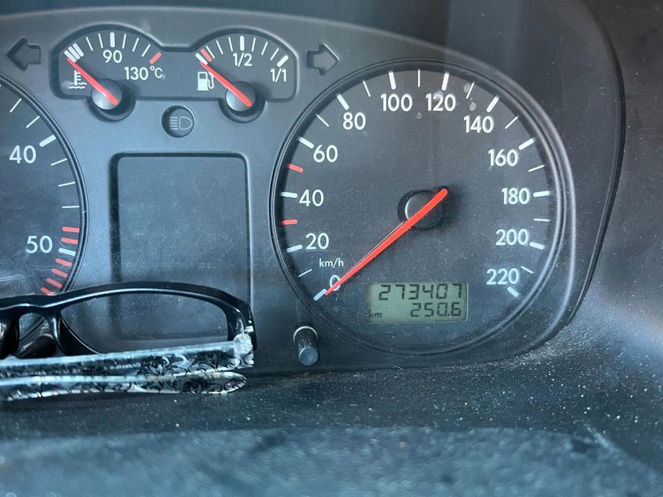 Volkswagen T4 Multivan пробіг: 280000 рік: April 2000 Diesel потужність:151 PS коробка: Manuell ціна: 3500 - Фото 1