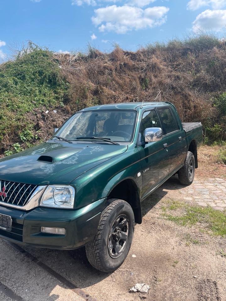 Mitsubishi L200 4X4 Pickup пробіг: 215000 рік: Juni 2004 Diesel потужність:116 PS коробка: Manuell ціна: 4900 - Фото 1