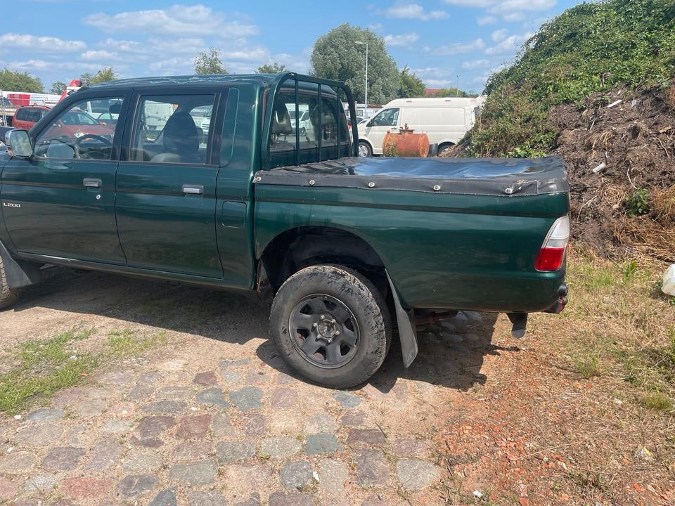 Mitsubishi L200 4X4 Pickup пробіг: 215000 рік: Juni 2004 Diesel потужність:116 PS коробка: Manuell ціна: 4900 - Фото 2