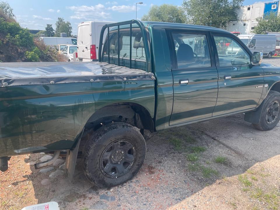 Mitsubishi L200 4X4 Pickup пробіг: 215000 рік: Juni 2004 Diesel потужність:116 PS коробка: Manuell ціна: 4900 - Фото 3