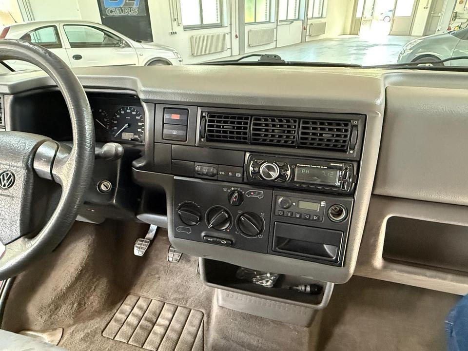 Volkswagen T4 Multivan Wohnmobil 2,5 TDI пробіг: 491000 рік: März 1996 Diesel потужність:102 PS коробка: Manuell ціна: 2999 - Фото 6
