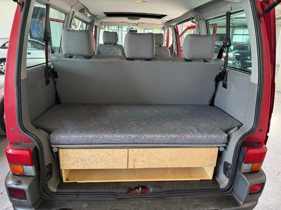 Volkswagen T4 Multivan Wohnmobil 2,5 TDI пробіг: 491000 рік: März 1996 Diesel потужність:102 PS коробка: Manuell ціна: 2999 - Фото 9