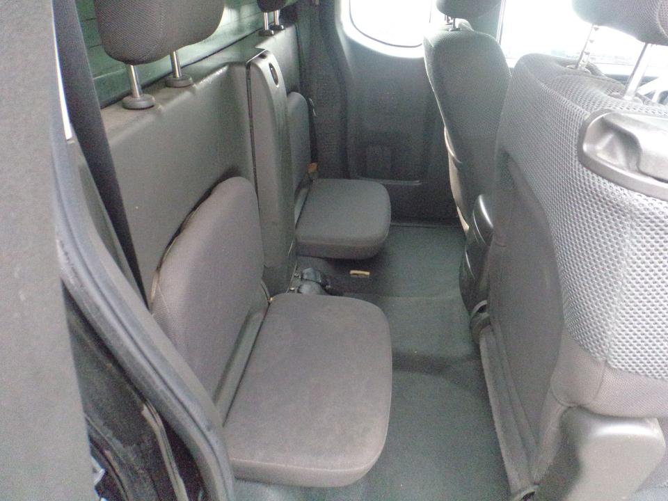 Nissan Navara Pickup KingCab  4X4 Klima пробіг: 379000 рік: Dezember 2008 Diesel потужність:171 PS коробка: Manuell ціна: 3999 - Фото 9