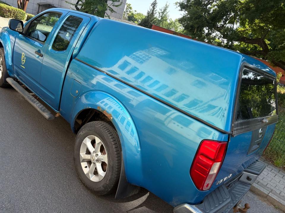 Nissan Navara 2.5 4x4 пробіг: 196000 рік: Juli 2007 Diesel потужність:171 PS коробка: Manuell ціна: 4999 - Фото 2