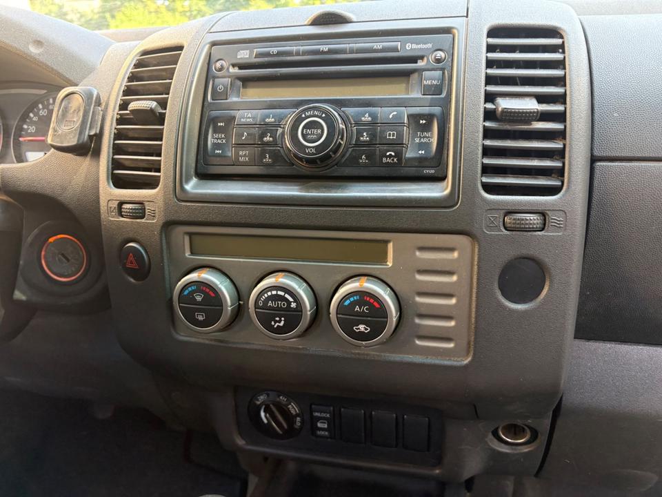 Nissan Navara 2.5 4x4 пробіг: 196000 рік: Juli 2007 Diesel потужність:171 PS коробка: Manuell ціна: 4999 - Фото 6