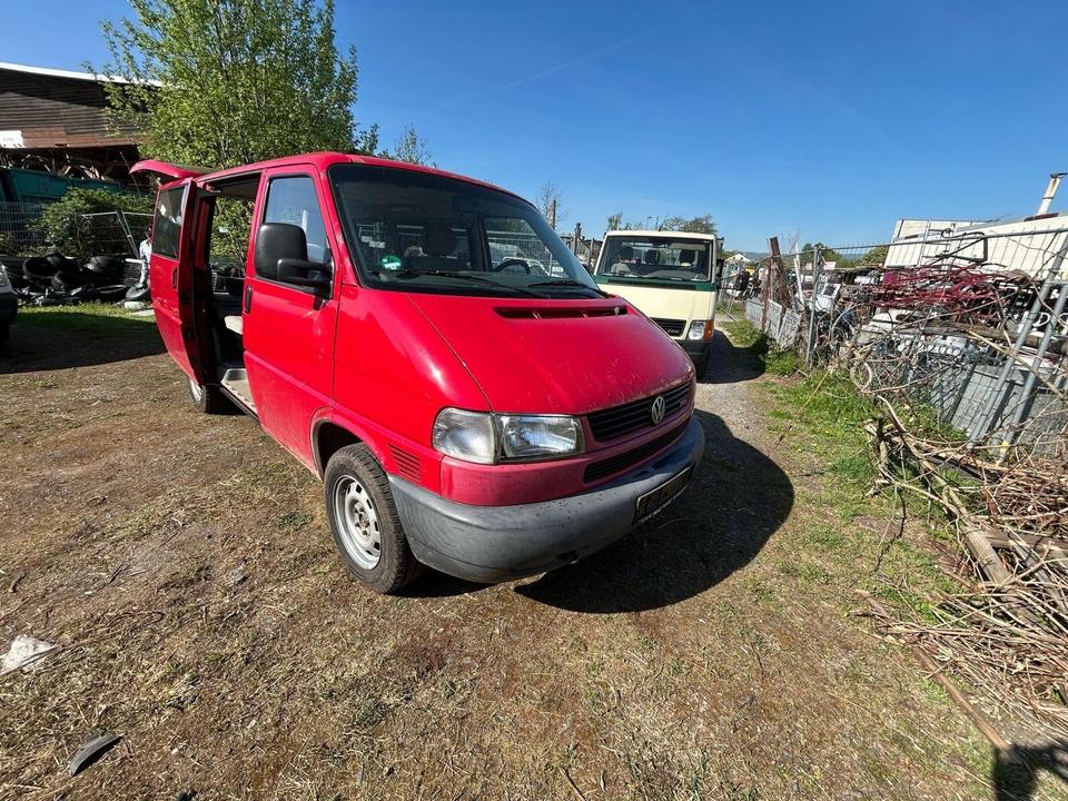 T4 multivan пробіг: 404000 рік: Dezember 1998 Diesel потужність:102 PS коробка: Manuell ціна: 3900 - Фото 0