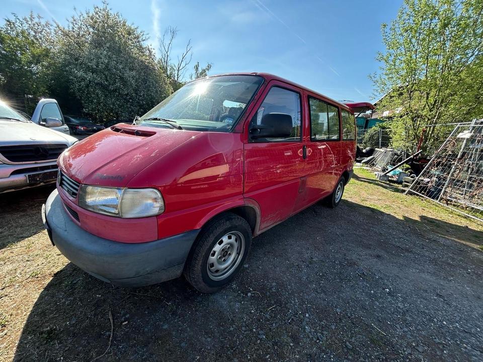 T4 multivan пробіг: 404000 рік: Dezember 1998 Diesel потужність:102 PS коробка: Manuell ціна: 3900 - Фото 1