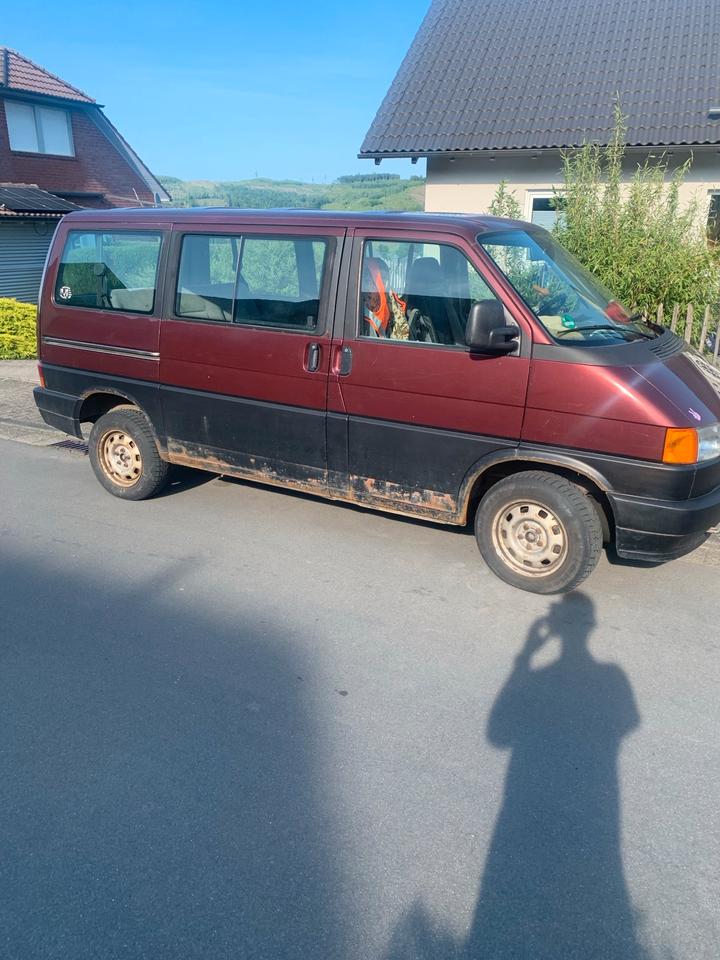 VW T4 Multivan  пробіг: 348000 рік: Juni 1994 Diesel потужність:78 PS коробка: Manuell ціна: 1950 - Фото 1