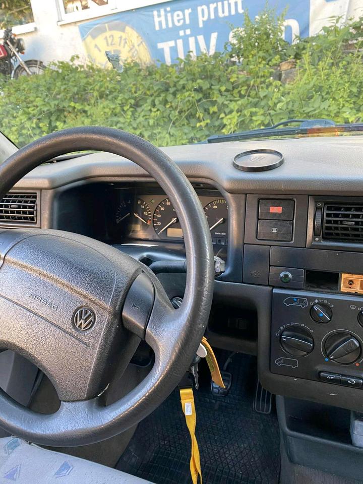VW T4 multivan 2.5 Tdi пробіг: 370000 рік: Oktober 1997 Diesel потужність:102 PS коробка: Manuell November 2026 ціна: 2200 - Фото 4