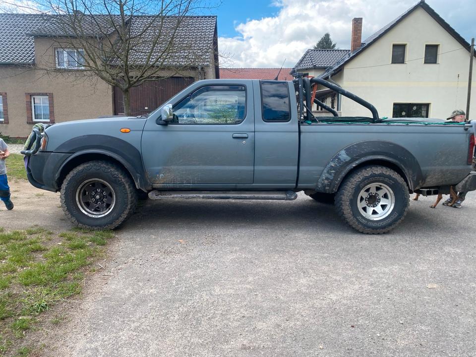 Nissan D22 Pickup 4x4 пробіг: 230000 рік: Februar 2003 Diesel потужність:137 PS коробка: Manuell Mai 2027 ціна: 5500 - Фото 3