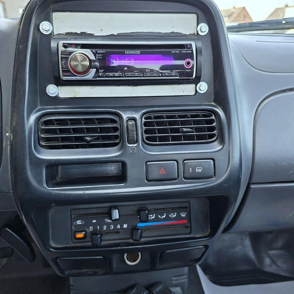 Nissan Navara DCI 4X4 пробіг: 148000 рік: November 2008 Diesel потужність:133 PS коробка: Manuell ціна: 4700 - Фото 12