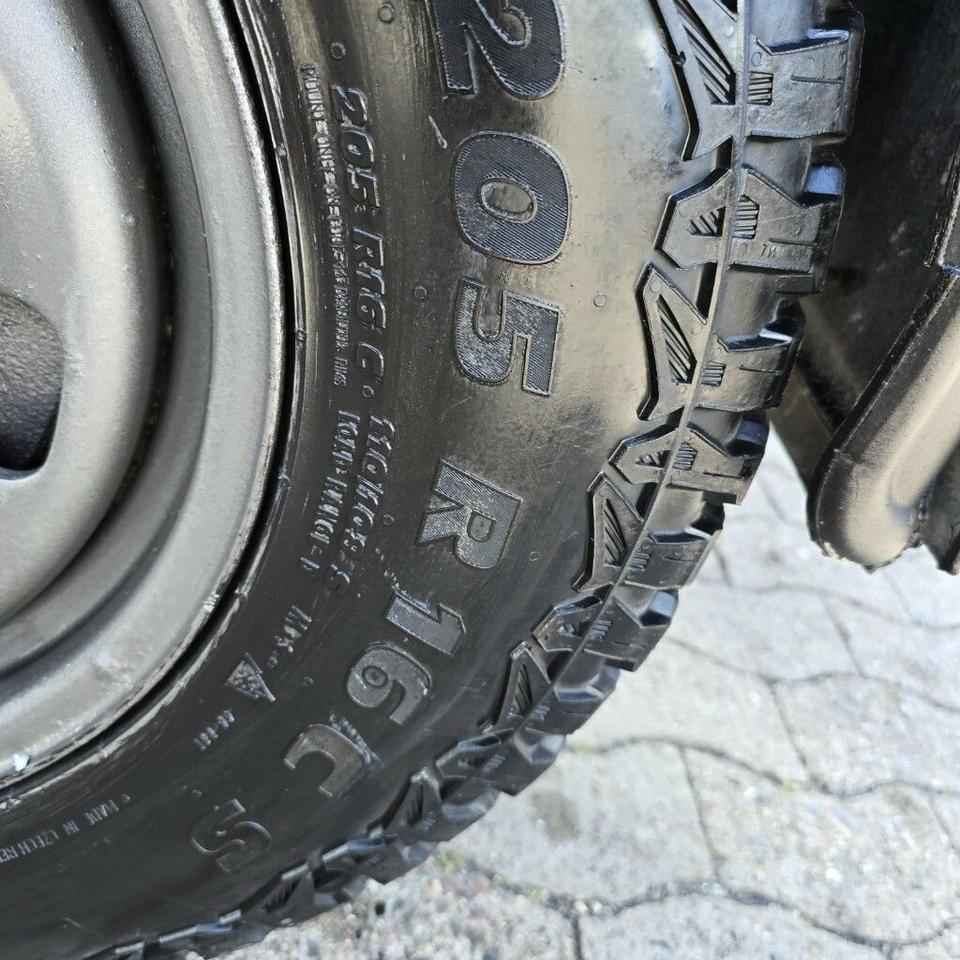 Nissan Navara DCI 4X4 пробіг: 148000 рік: November 2008 Diesel потужність:133 PS коробка: Manuell ціна: 4700 - Фото 20