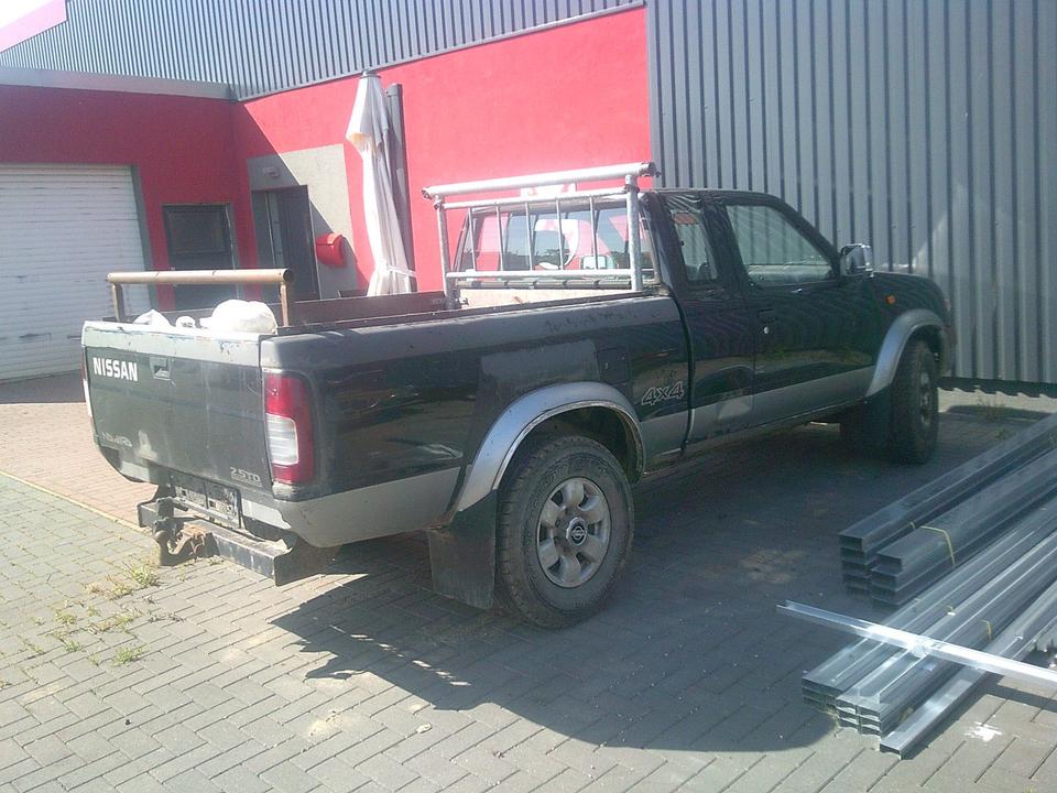 Nissan Navara 4x4 пробіг: 168500 рік: November 2000 Diesel потужність:103 PS коробка: Manuell ціна: 3690 - Фото 0