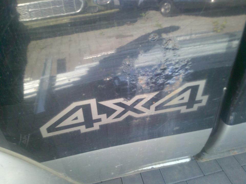 Nissan Navara 4x4 пробіг: 168500 рік: November 2000 Diesel потужність:103 PS коробка: Manuell ціна: 3690 - Фото 8