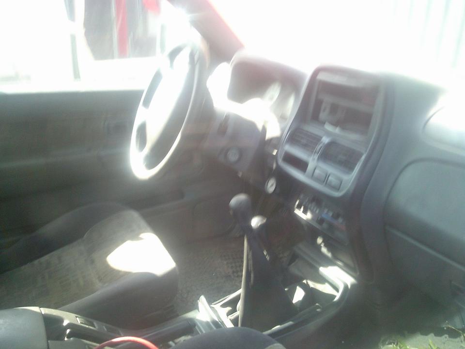 Nissan Navara 4x4 пробіг: 168500 рік: November 2000 Diesel потужність:103 PS коробка: Manuell ціна: 3690 - Фото 9