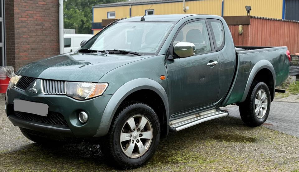 Mitsubishi L200 2.5 DI-S PickUp Klima AHK 4WD TÜV 12.2025 L-Reihe пробіг: 292368 рік: Juni 2008 Diesel потужність:167 PS коробка: Manuell ціна: 3500 - Фото 1