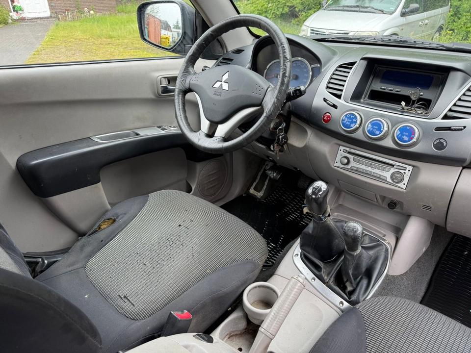 Mitsubishi L200 2.5 DI-S PickUp Klima AHK 4WD TÜV 12.2025 L-Reihe пробіг: 292368 рік: Juni 2008 Diesel потужність:167 PS коробка: Manuell ціна: 3500 - Фото 6