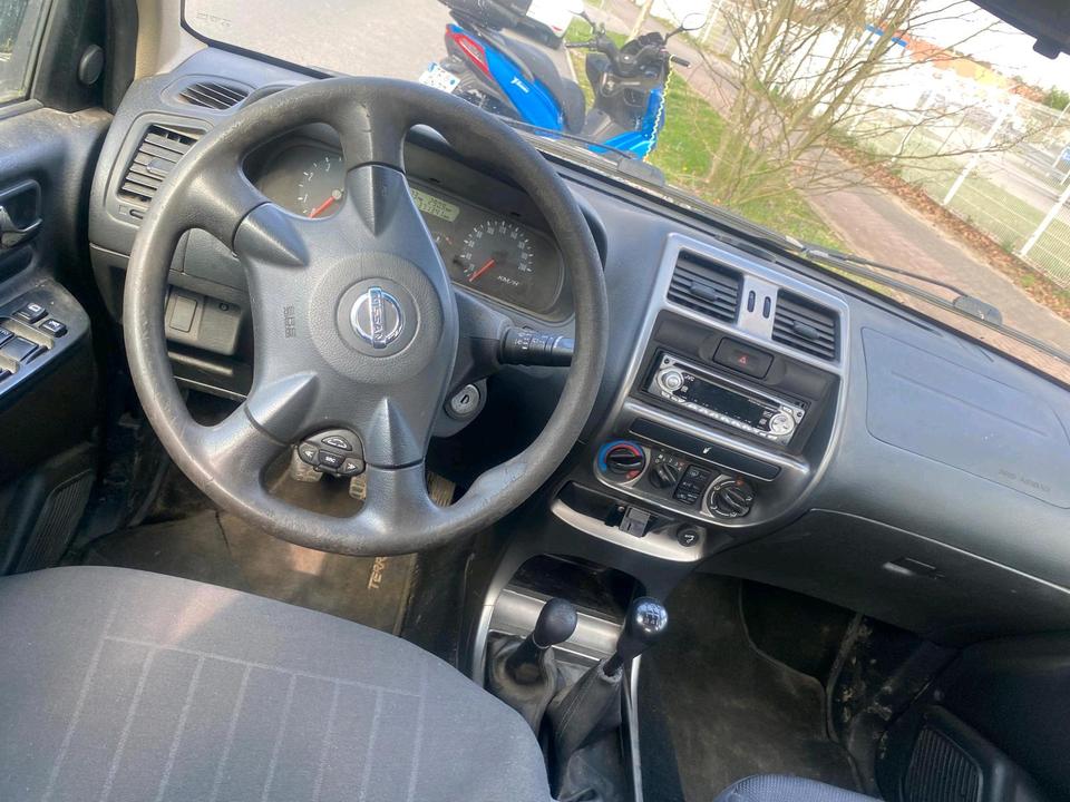 Nissan Terrano 2.7 Td 4x4 Allrad рік: November 2004 Diesel коробка: Manuell потужність:125 PS ціна: 1800 - Фото 12