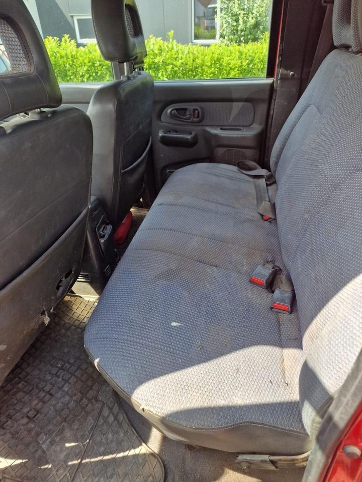 Mitsubishi L200 пробіг: 253000 рік: August 2003 Diesel потужність:116 PS коробка: Manuell ціна: 4999 Rot - Фото 6