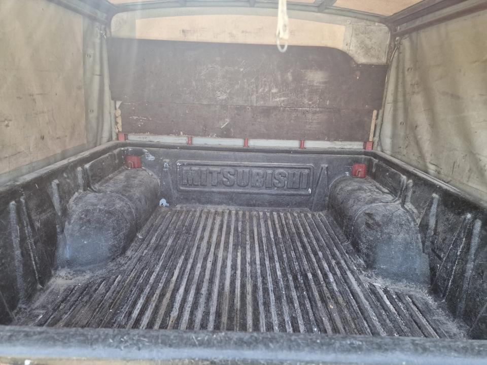 Mitsubishi L200 пробіг: 253000 рік: August 2003 Diesel потужність:116 PS коробка: Manuell ціна: 4999 Rot - Фото 7