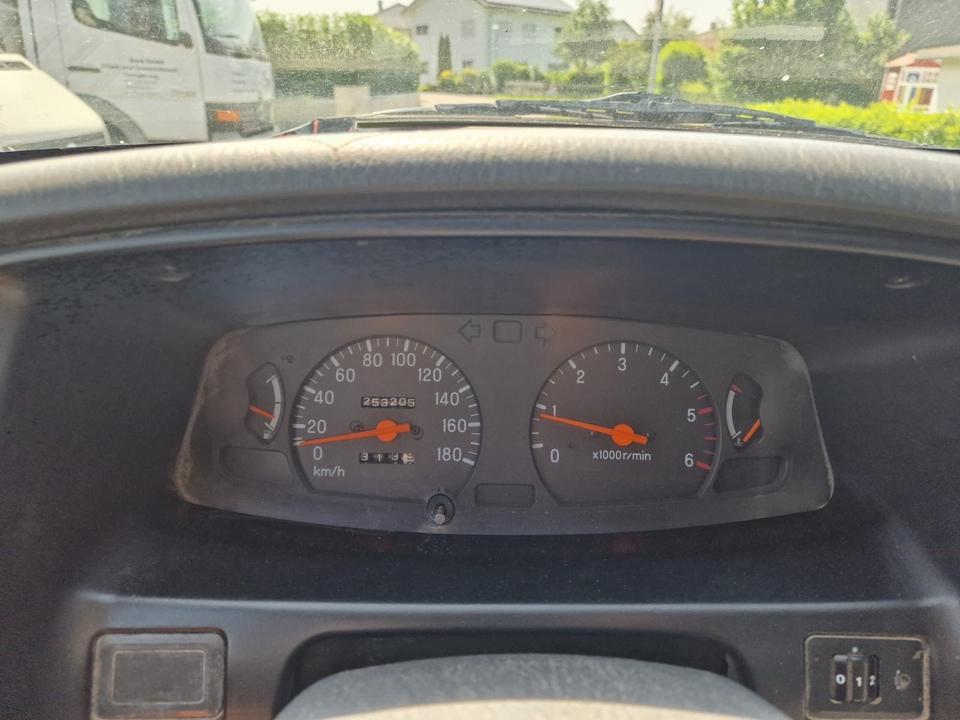 Mitsubishi L200 пробіг: 253000 рік: August 2003 Diesel потужність:116 PS коробка: Manuell ціна: 4999 Rot - Фото 8