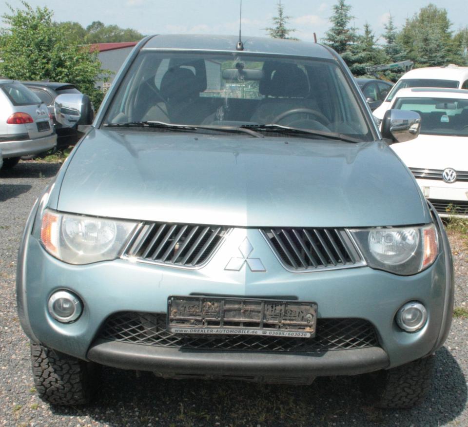 Mitsubishi L200 Intense Club Cab 4WD пробіг: 261200 рік: Juli 2007 Diesel потужність:136 PS коробка: Manuell ціна: 5395 - Фото 0