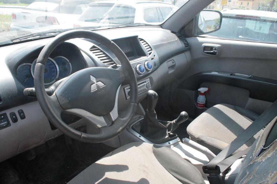 Mitsubishi L200 Intense Club Cab 4WD пробіг: 261200 рік: Juli 2007 Diesel потужність:136 PS коробка: Manuell ціна: 5395 - Фото 6