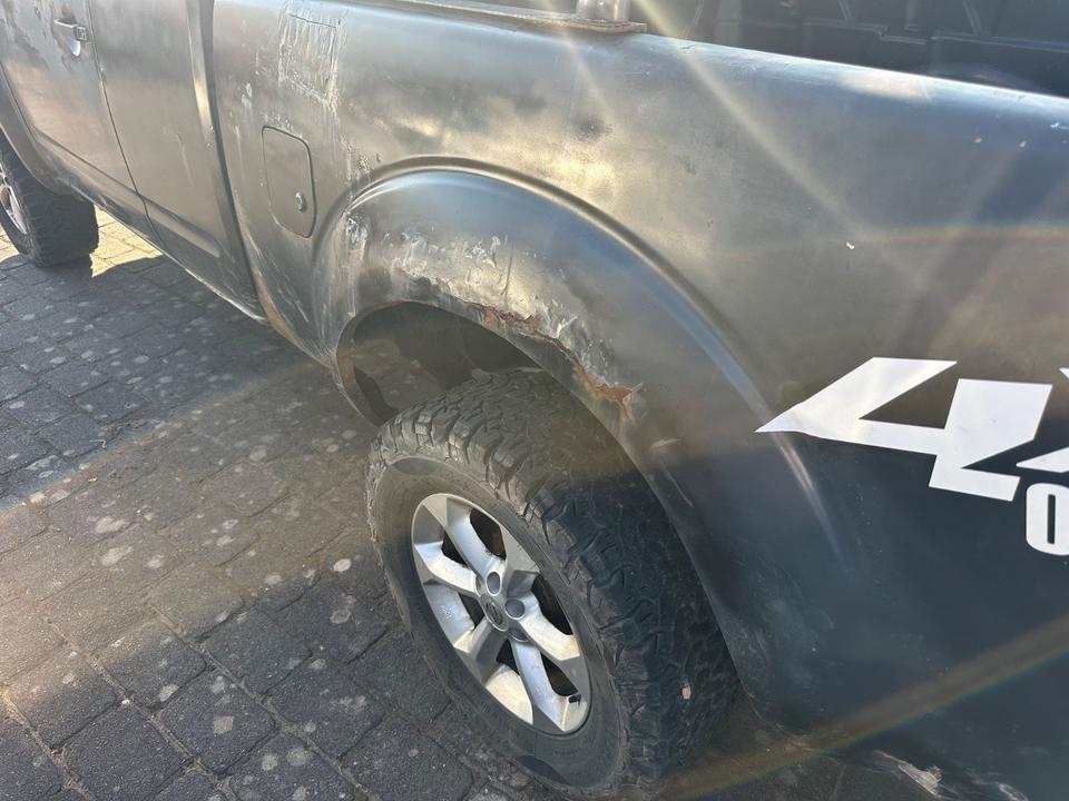 Купити авто Nissan Navara Pickup KingCab Comfort 4X4 пробіг: 249000 рік: April 2006 Diesel потужність:174 PS коробка: Manuell ціна: 3500 - Фото 1