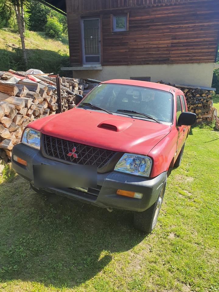 Mitsubishi L200 пробіг: 87000 рік: Januar 2004 Diesel потужність:116 PS коробка: Manuell ціна: 3900 - Фото 0
