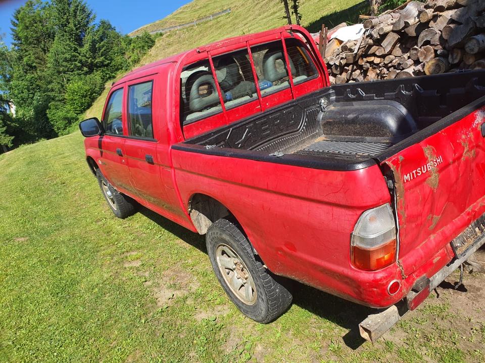 Mitsubishi L200 пробіг: 87000 рік: Januar 2004 Diesel потужність:116 PS коробка: Manuell ціна: 3900 - Фото 1