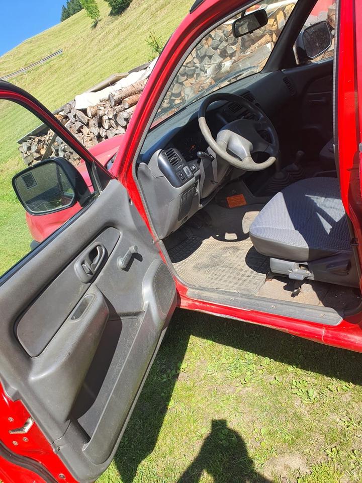 Mitsubishi L200 пробіг: 87000 рік: Januar 2004 Diesel потужність:116 PS коробка: Manuell ціна: 3900 - Фото 4