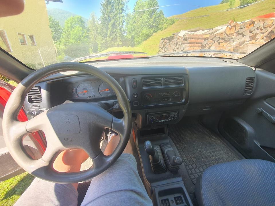 Mitsubishi L200 пробіг: 87000 рік: Januar 2004 Diesel потужність:116 PS коробка: Manuell ціна: 3900 - Фото 5
