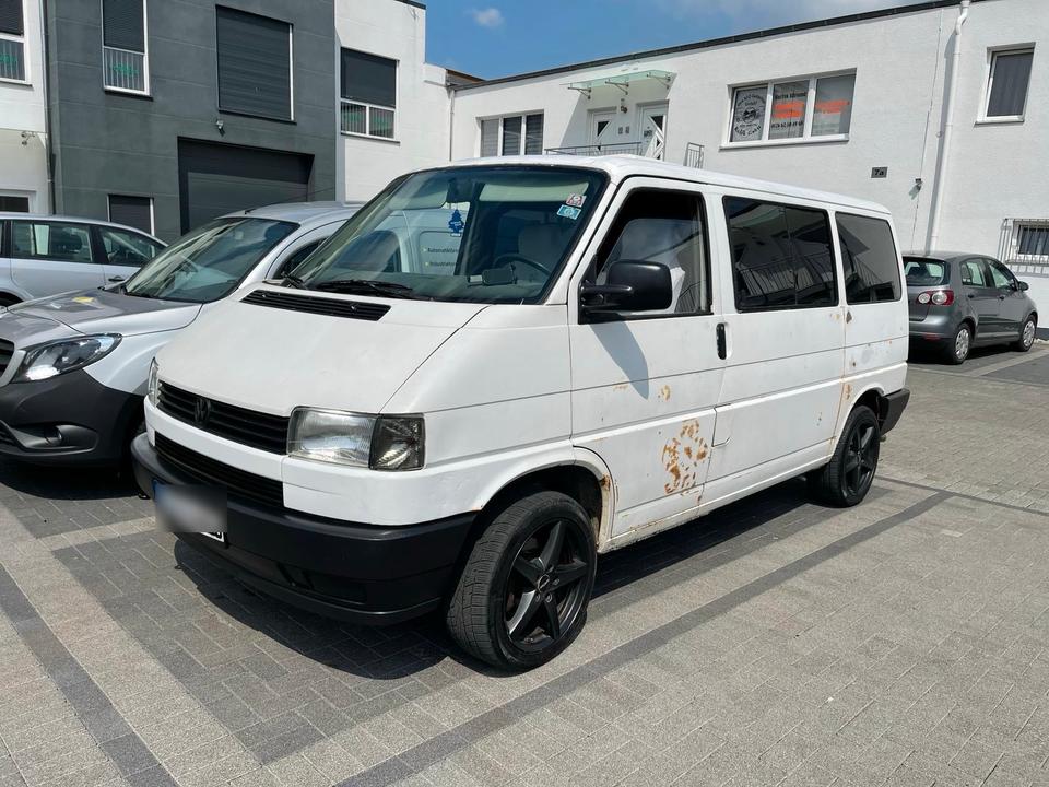 VW T4 1X 1.9D 44kw Multivan пробіг: 367000 рік: Juni 1992 Diesel потужність:44 PS коробка: Manuell ціна: 850 - Фото 0