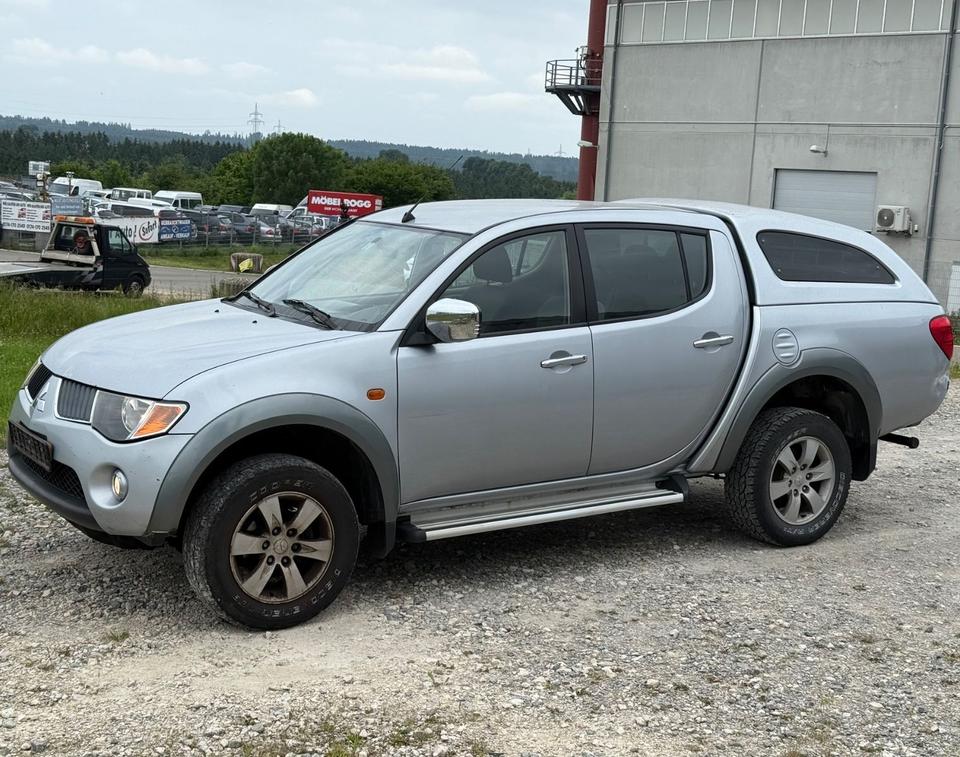 Mitsubishi L200 Pick-Up Double Cab 2.5 D-ID 4WD Intense пробіг: 301000 рік: August 2006 Diesel потужність:136 PS SUV/Geländewagen ціна: 5950 - Фото 0