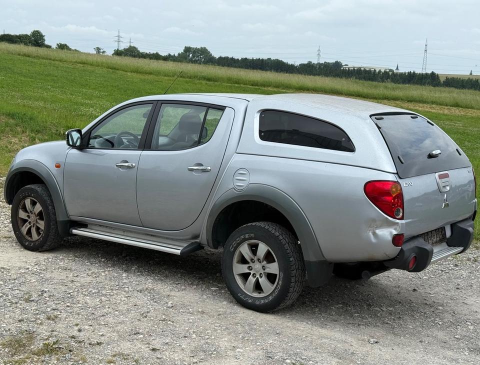 Mitsubishi L200 Pick-Up Double Cab 2.5 D-ID 4WD Intense пробіг: 301000 рік: August 2006 Diesel потужність:136 PS SUV/Geländewagen ціна: 5950 - Фото 1