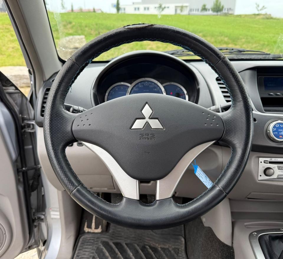 Mitsubishi L200 Pick-Up Double Cab 2.5 D-ID 4WD Intense пробіг: 301000 рік: August 2006 Diesel потужність:136 PS SUV/Geländewagen ціна: 5950 - Фото 14