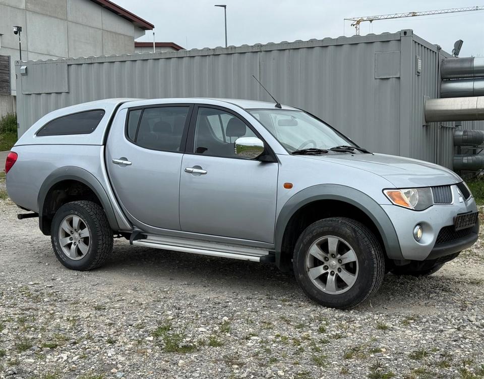 Mitsubishi L200 Pick-Up Double Cab 2.5 D-ID 4WD Intense пробіг: 301000 рік: August 2006 Diesel потужність:136 PS SUV/Geländewagen ціна: 5950 - Фото 4