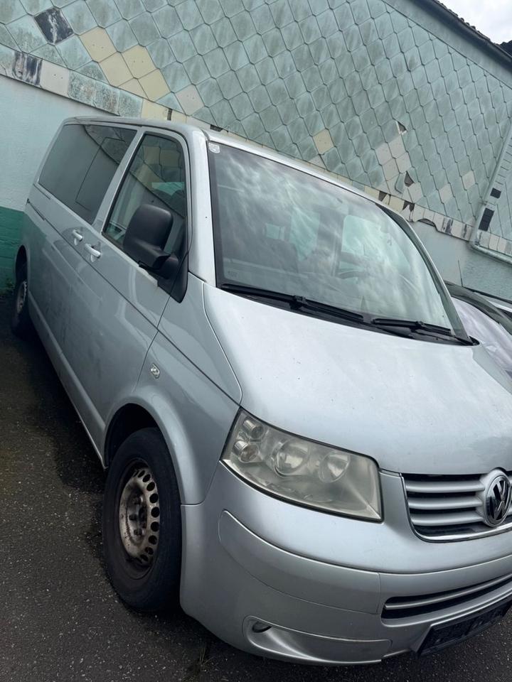 купити бус Volkswagen T5 Transporter Bus Multivan пробіг: 233000 рік: April 2005 Diesel ціна: 2799 коробка: Manuell коробка: Manuell потужність:131 PS - Фото 1