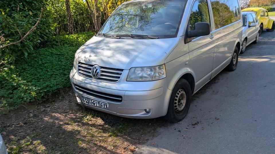 купити бус Volkswagen T5 Transporter Bus Multivan пробіг: 233000 рік: April 2005 Diesel ціна: 2799 коробка: Manuell коробка: Manuell потужність:131 PS - Фото 4