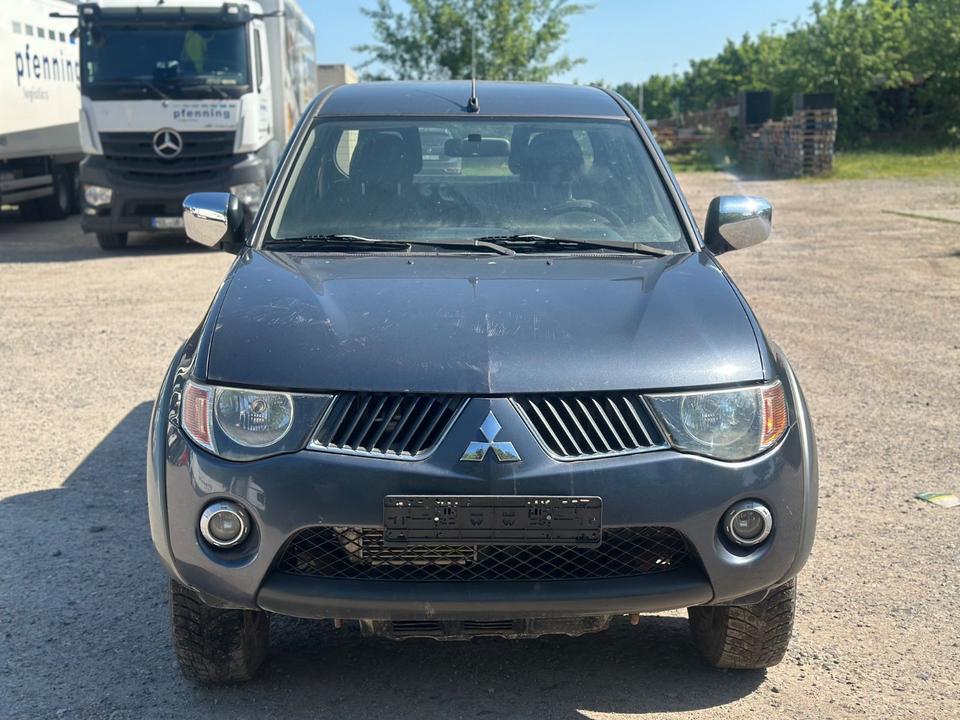 Mitsubishi L200 Intense Club Cab 4WD 123Kw Klima пробіг: 170000 рік: März 2008 Diesel потужність:167 PS коробка: Manuell ціна: 5900 - Фото 1