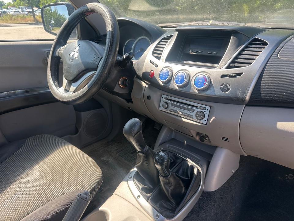 Mitsubishi L200 Intense Club Cab 4WD 123Kw Klima пробіг: 170000 рік: März 2008 Diesel потужність:167 PS коробка: Manuell ціна: 5900 - Фото 12