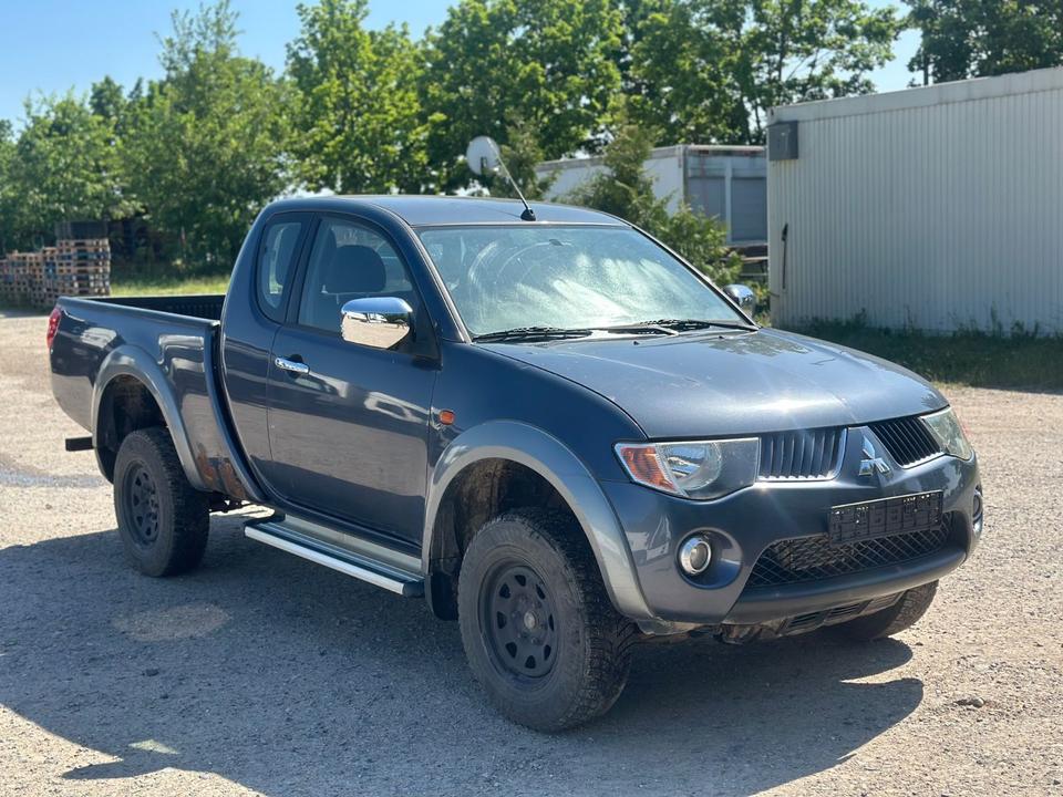 Mitsubishi L200 Intense Club Cab 4WD 123Kw Klima пробіг: 170000 рік: März 2008 Diesel потужність:167 PS коробка: Manuell ціна: 5900 - Фото 2
