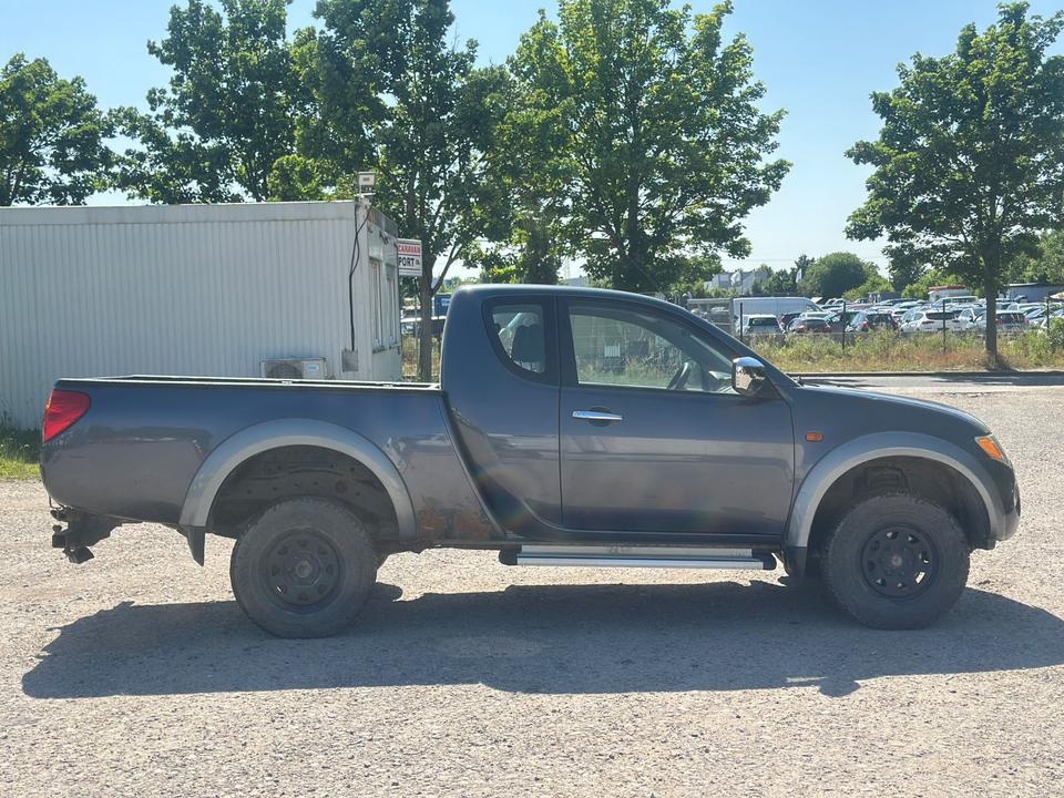 Mitsubishi L200 Intense Club Cab 4WD 123Kw Klima пробіг: 170000 рік: März 2008 Diesel потужність:167 PS коробка: Manuell ціна: 5900 - Фото 3