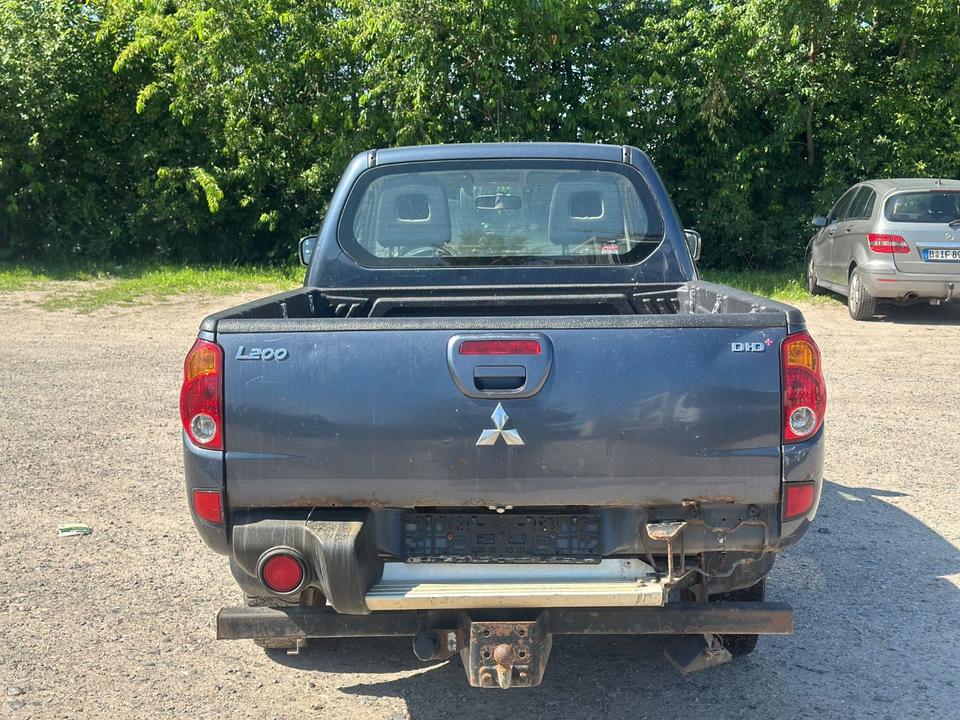 Mitsubishi L200 Intense Club Cab 4WD 123Kw Klima пробіг: 170000 рік: März 2008 Diesel потужність:167 PS коробка: Manuell ціна: 5900 - Фото 5