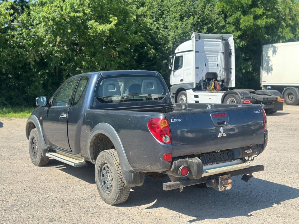 Mitsubishi L200 Intense Club Cab 4WD 123Kw Klima пробіг: 170000 рік: März 2008 Diesel потужність:167 PS коробка: Manuell ціна: 5900 - Фото 6
