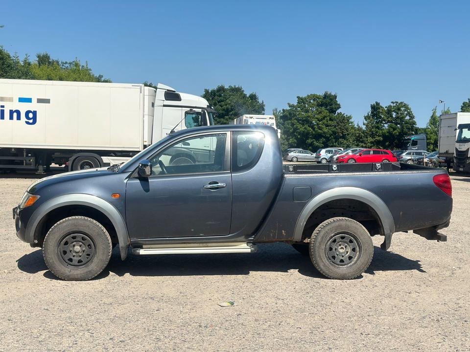 Mitsubishi L200 Intense Club Cab 4WD 123Kw Klima пробіг: 170000 рік: März 2008 Diesel потужність:167 PS коробка: Manuell ціна: 5900 - Фото 7