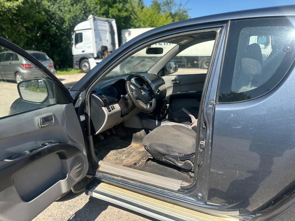 Mitsubishi L200 Intense Club Cab 4WD 123Kw Klima пробіг: 170000 рік: März 2008 Diesel потужність:167 PS коробка: Manuell ціна: 5900 - Фото 8