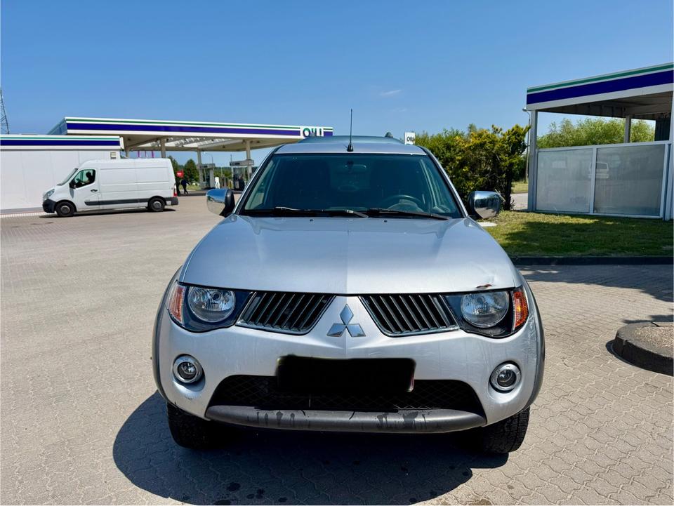 Mitsubishi L200 пробіг: 271000 рік: August 2007 Diesel потужність:136 PS коробка: Manuell ціна: 5200 - Фото 1